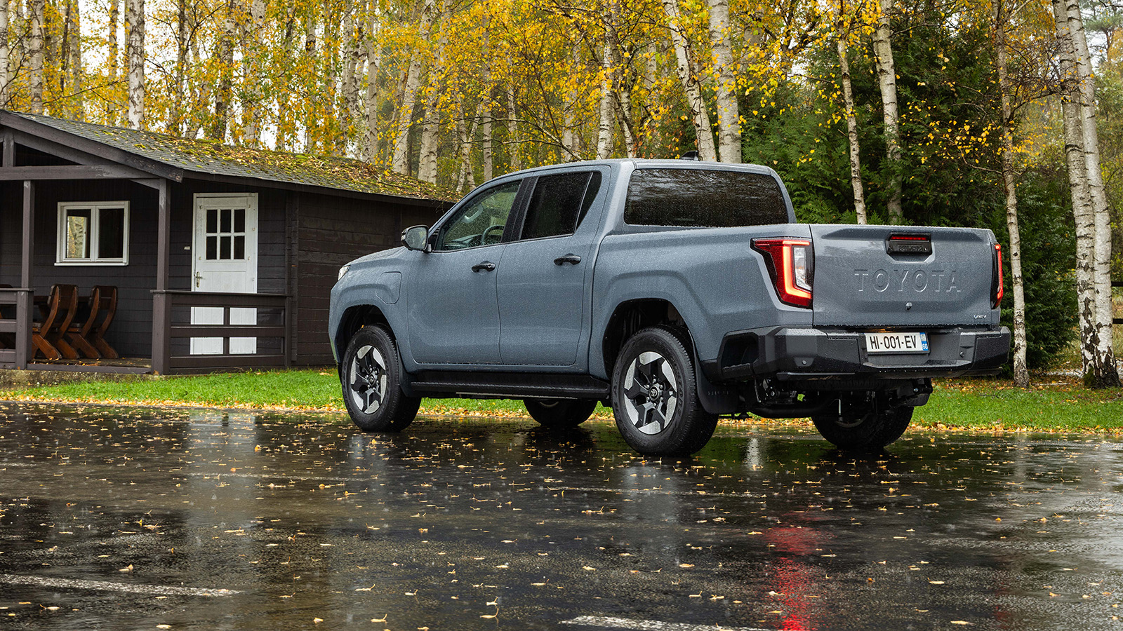 2026_hilux_bev_mte_onroad_static_060-1600x900.jpg