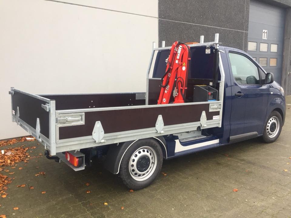 24993432 164541204159859 136382471676520448 N