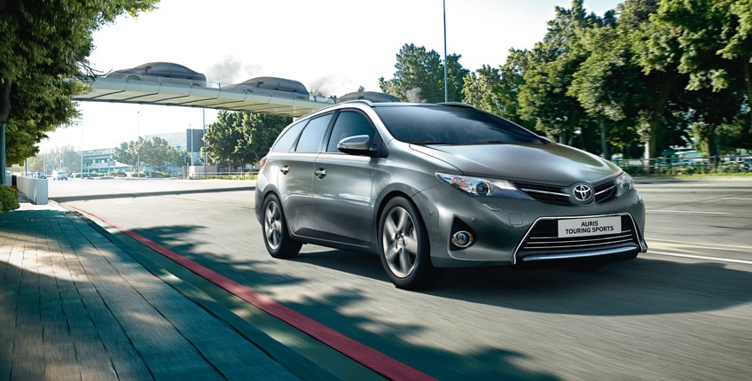 Toyota Auris Touring Sports Exterior Park 848X430