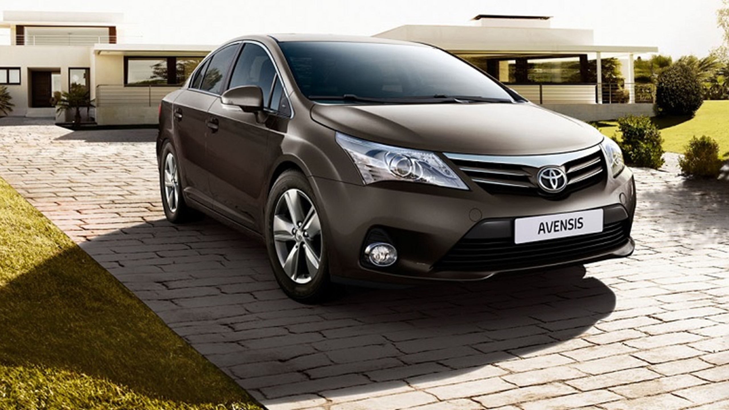 Toyota Avensis 2008 Sedan Front Brun Villa 848X430