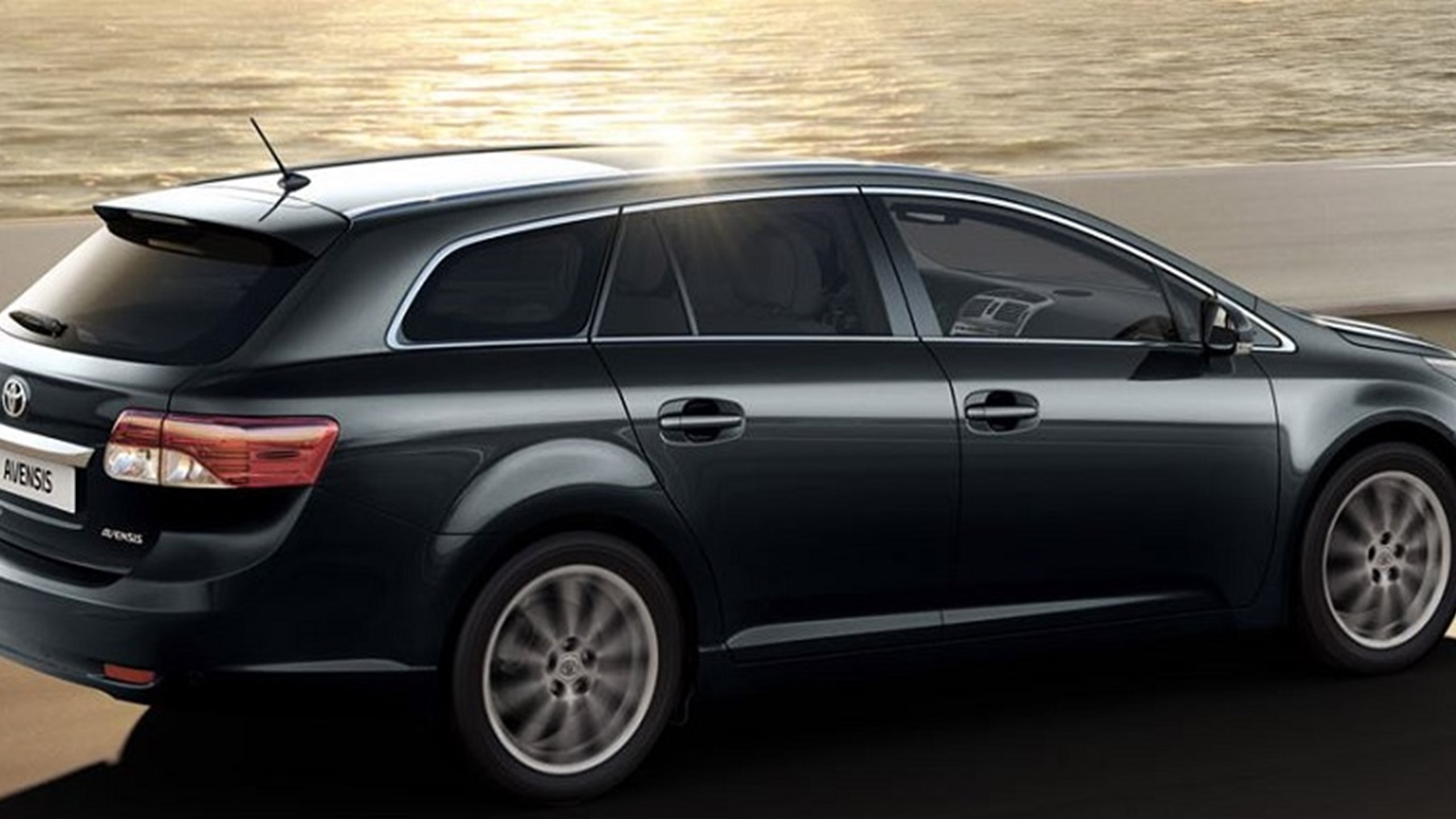 Toyota Avensis 2008 Station Side Sort 848X430