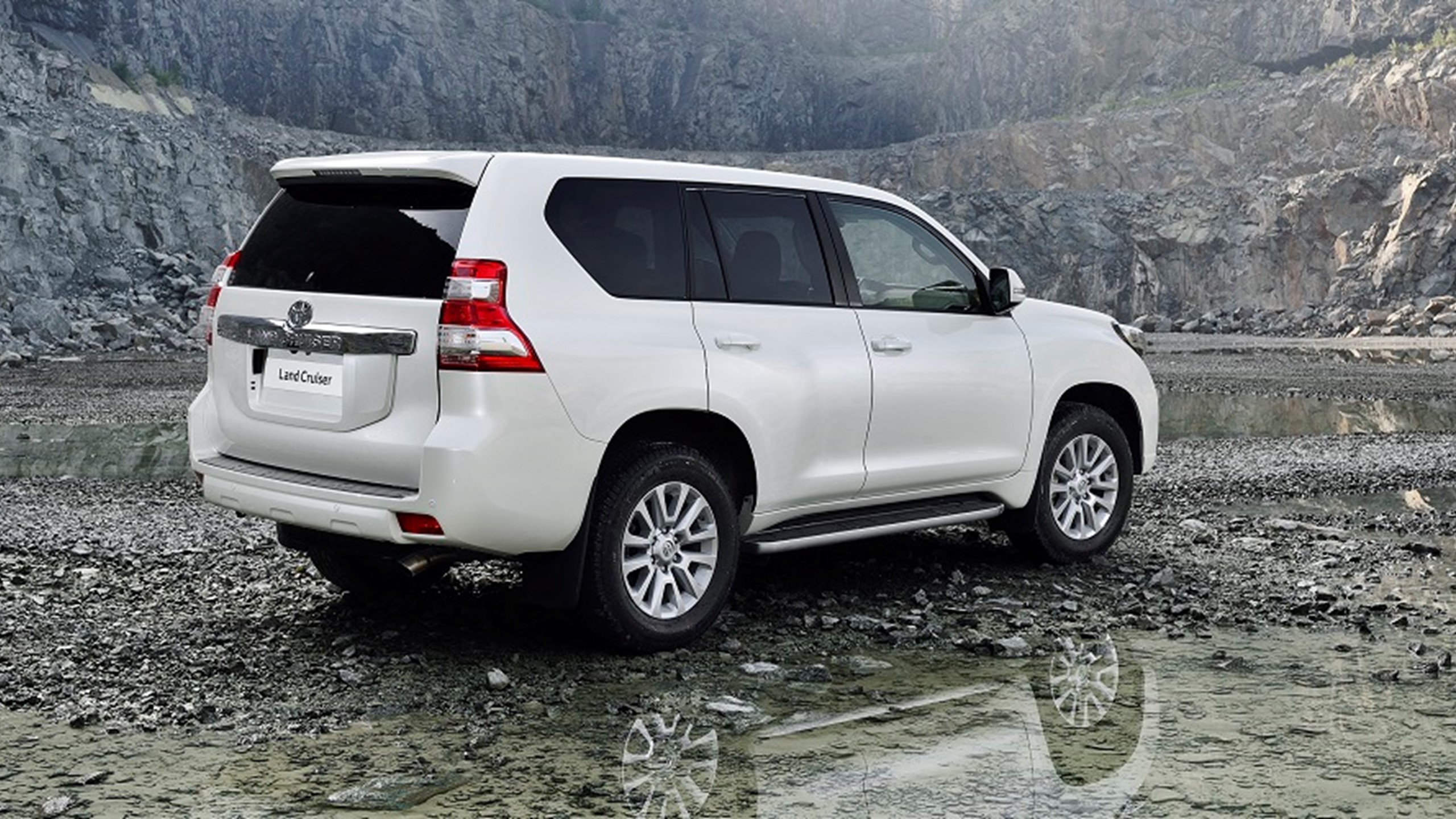 Land Cruiser 150 2013 Side Hvid Bjerge 1140X500