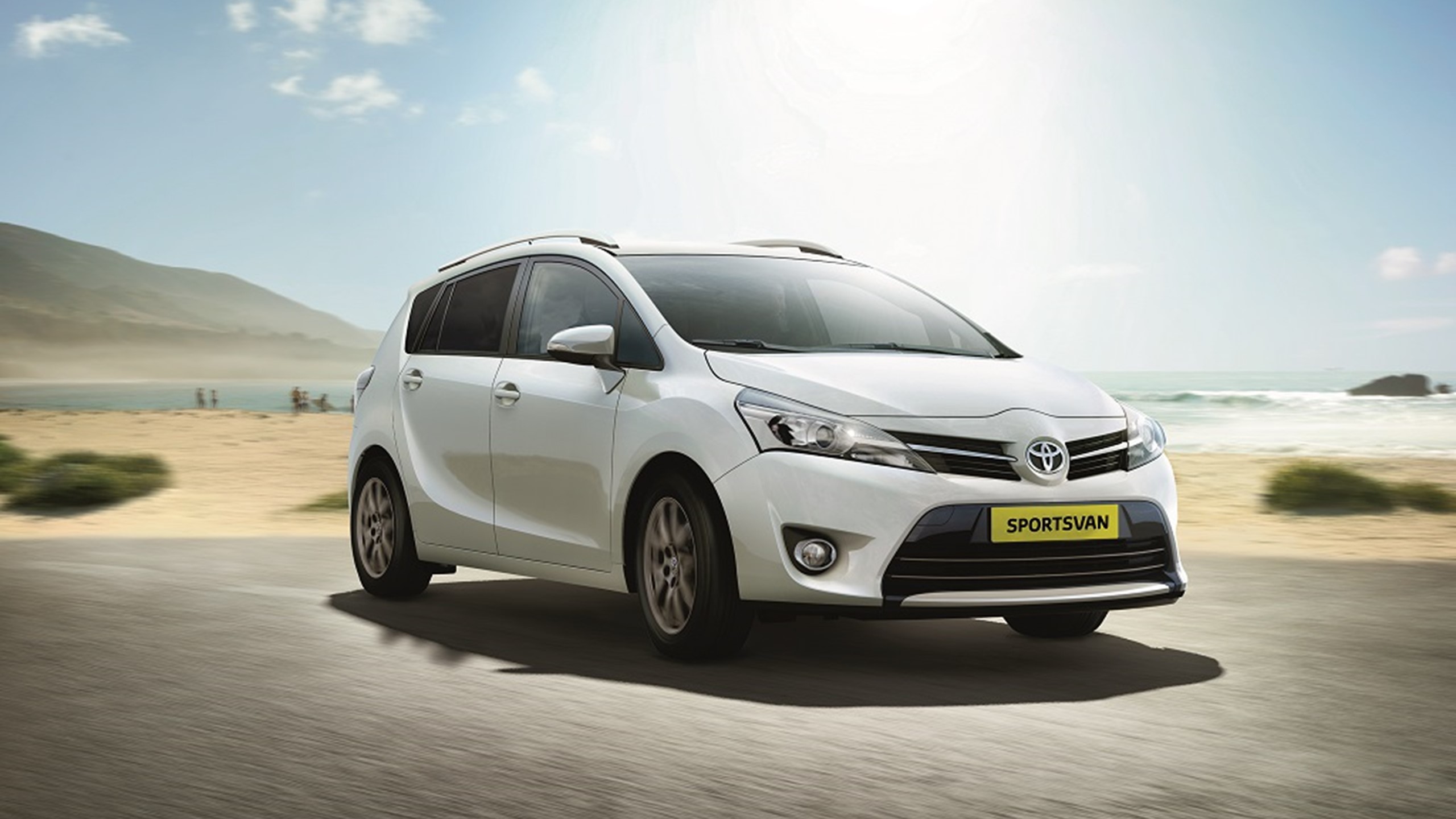 Toyota Sportsvan Front Hvid Natur