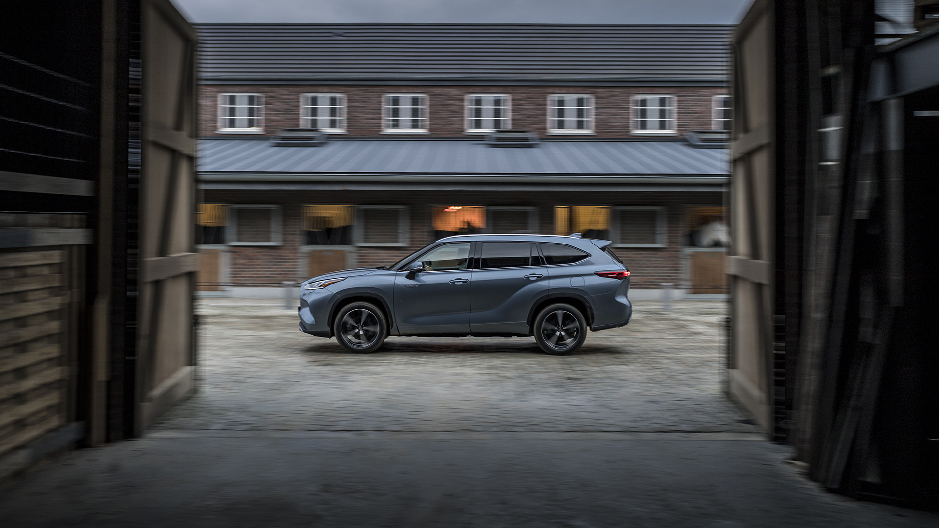 2021 Highlander Side Stald 1900X1069